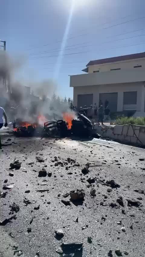 قتيل في استهداف سيارة على طريق قلاويه وخربة سلم