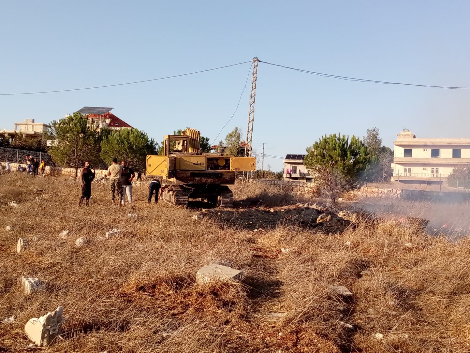 الجيش الإسرائيلي يعلن استهداف عنصر من حزب الله وآلية هندسية في جنوب لبنان