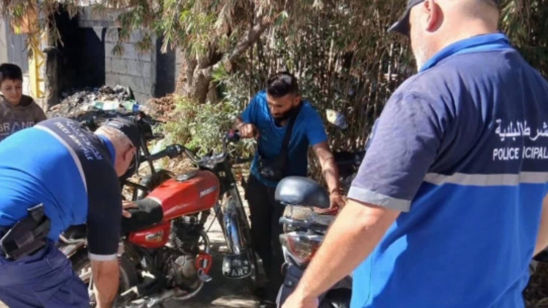 بلدية المنية صادرت عوادم الدراجات النارية حفاظًا على راحة المواطنين