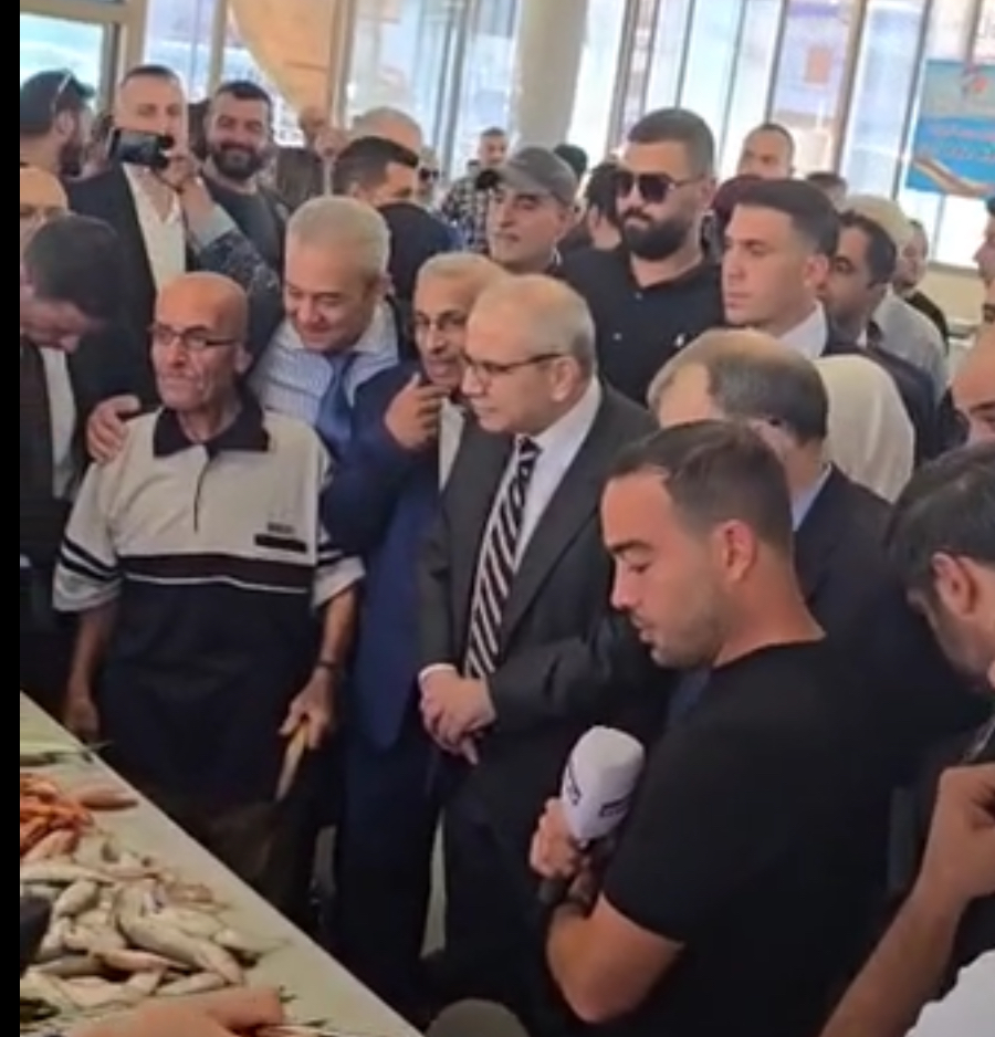 رئيس الحكومة  يتفقّد سوق السمك في صيدا بعد زيارته المستشفى التركي