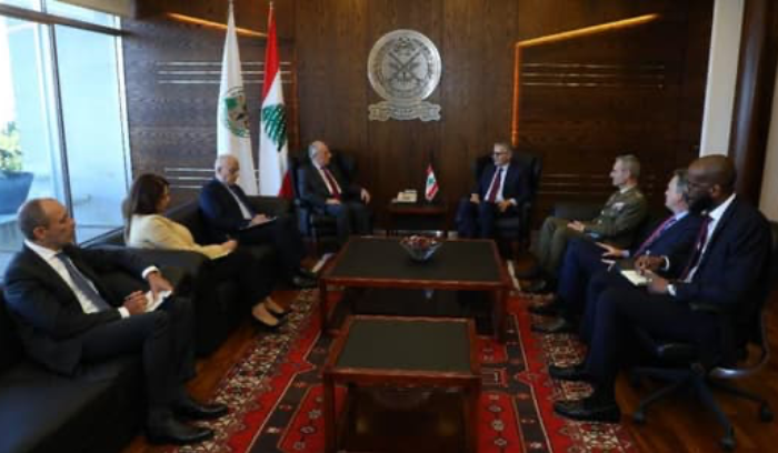 وزير الدفاع يؤكّد تمسّك لبنان ببقاء القوات الدولية في الجنوب
