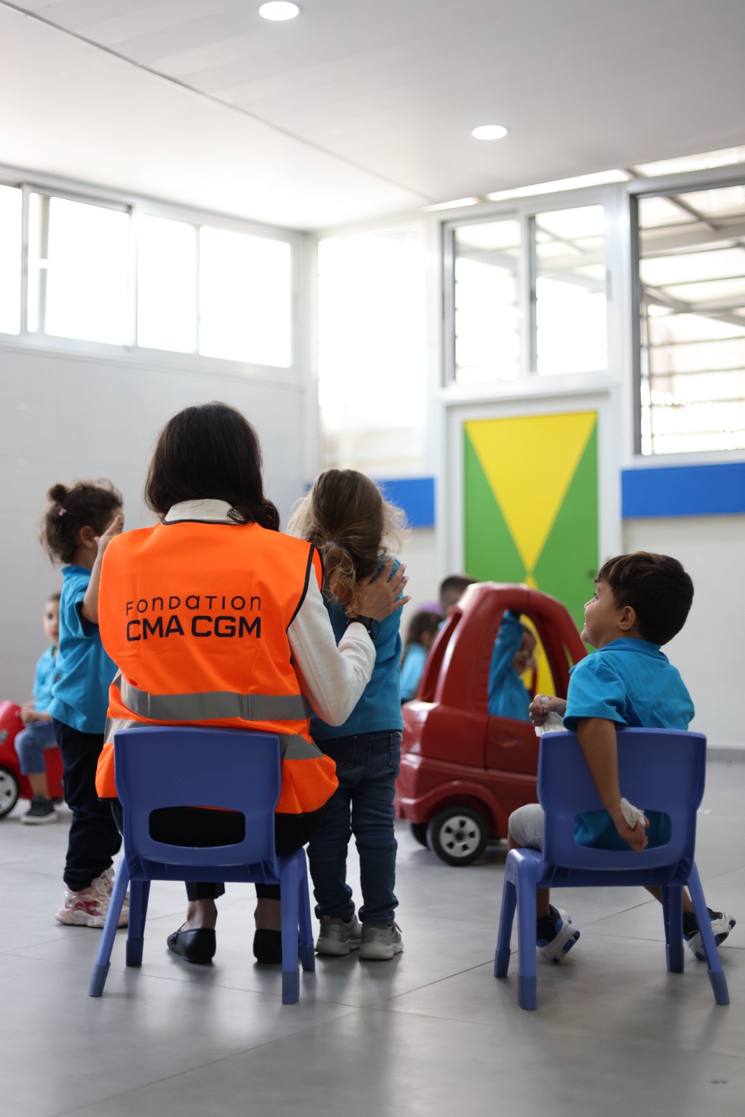 Fondation CMA CGM تعيد تأهيل مدرسة في علما الشعب وتجَهّز 21 مدرسة بأنظمة الطاقة الشمسية في لبنان