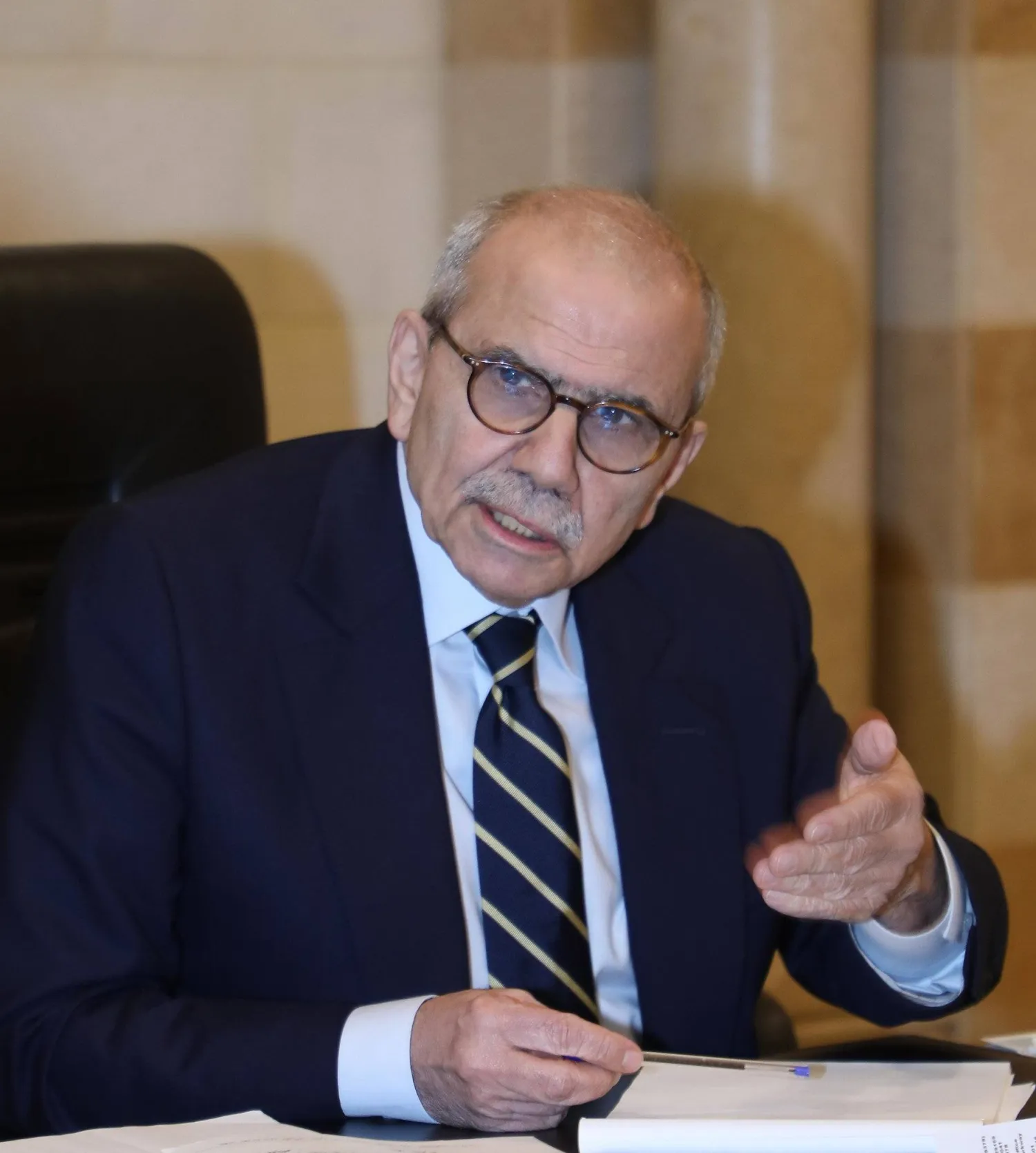 سلام لـ«الشرق الأوسط»: الانتخابات النيابية في موعدها... وما كتب قد كتب<br />
«الثنائي» يراهن على تجميد المواد الخلافية في القانون
