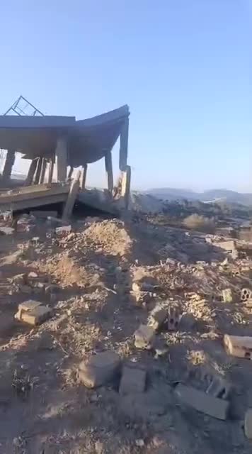 العدو الاسرائيلي يفجر منزلاً في  يارون الحدودية