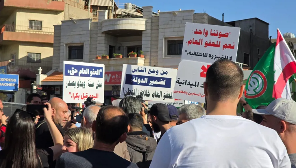 أهالي السجناء في بعلبك الهرمل يطالبون بالعفو العام ويهددون بالتصعيد بمشاركة زعيتر