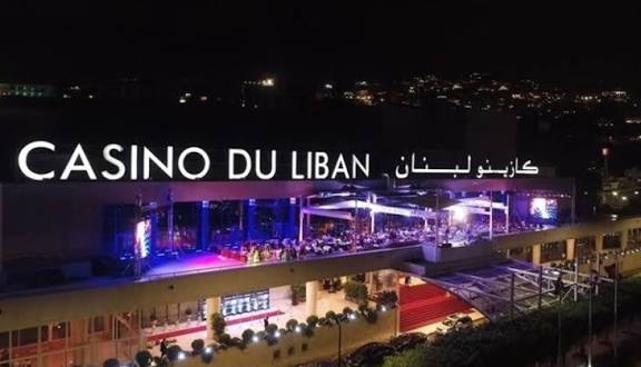 عمال وموظفو كازينو لبنان ينفذون إضرابًا تحذيريًا