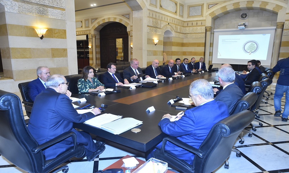 إجتماع لبحث “التطوير الرقمي” في السراي