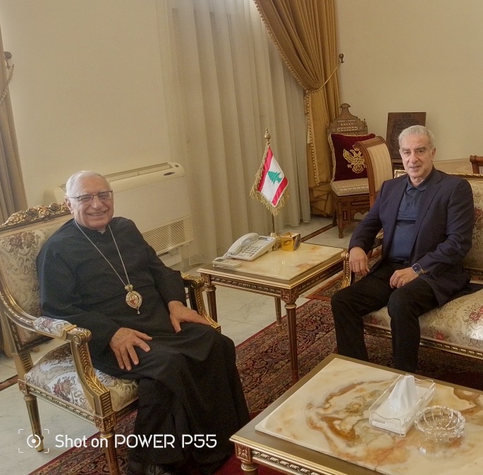 فرعون بعد لقائه العبسي : جناح متشدد يتمسك بالسلاح ويعرقل قيام الدولة