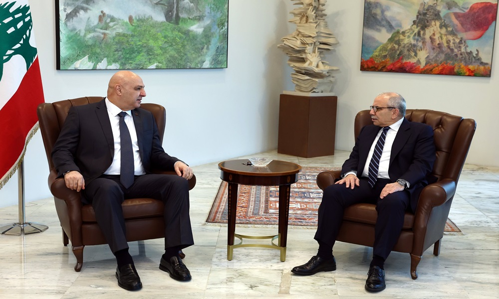 عون التقى سلام قبيل الجلسة
