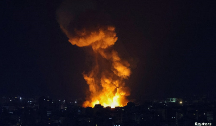 استمرار البحث عن مفقودين تحت أنقاض المبنى المستهدف في صريفا ليلًا