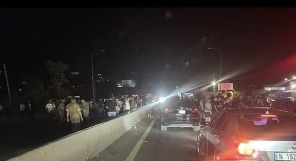 بالفيديو - قطع طريق الدامور …ما السبب؟