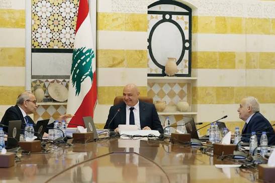 جلسة بترولية... الحدود مع قبرص والبلوك 8<br />
بري يقحم الطائفة في قانون الانتخابات لقطع الطريق على الحكومة