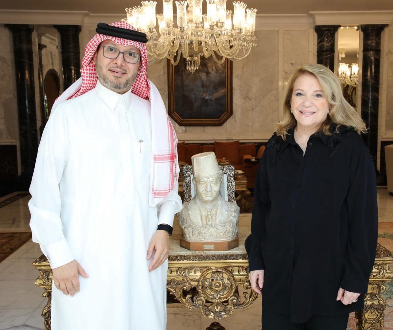 بخاري  يزور ليلى الصلح