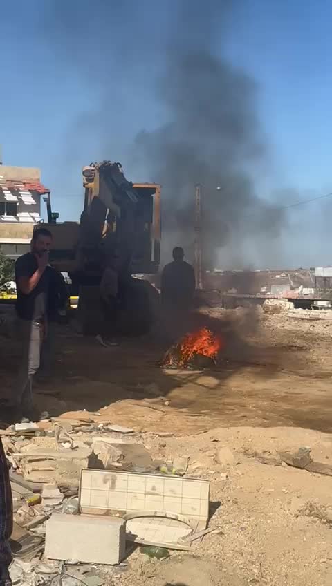 (بالفيديو) ما حقيقة استهداف  جرافة في الخيام؟