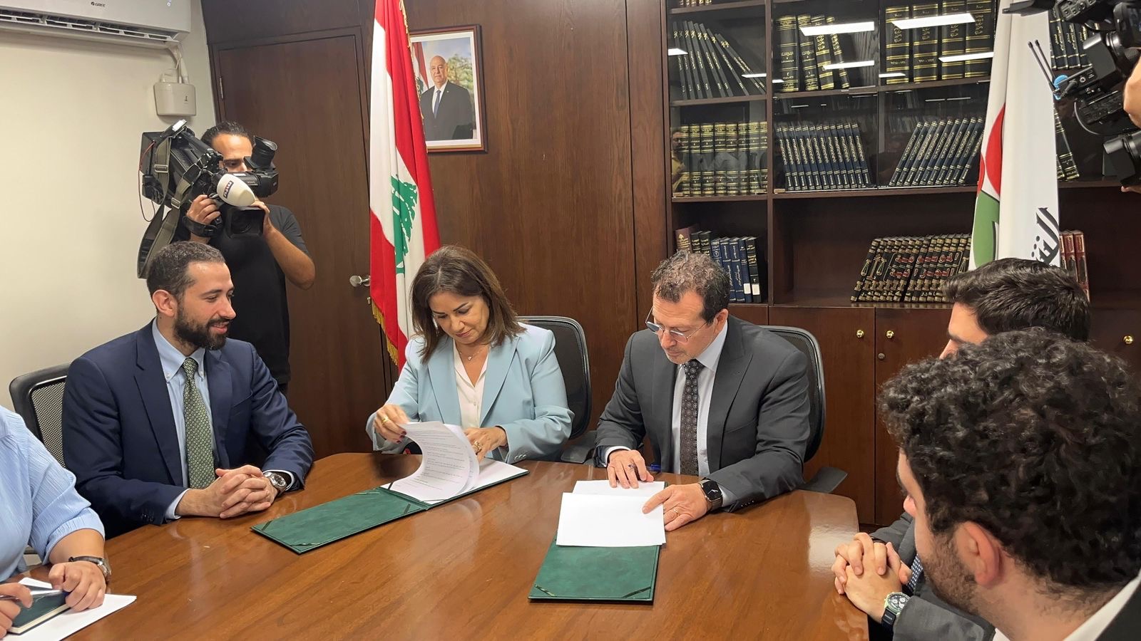 وزارة الشؤون ووزارة التكنولوجيا توقّعان مذكرة تفاهم لإطلاق التحوّل الرقمي في القطاع الاجتماعي