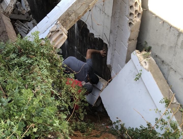 اصابات اثر انهيار حائط داخل ورشة في طرابلس