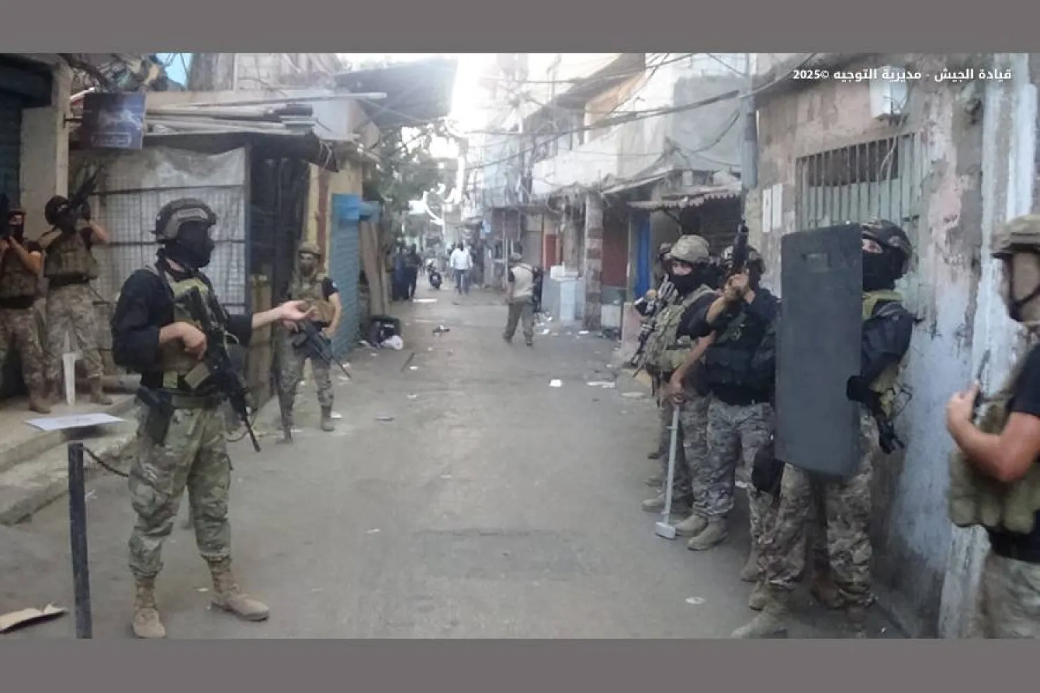 غضب لبناني إثر مقتل شاب برصاص مسلحين فلسطينيين داخل مخيم شاتيلا<br />
الأجهزة القضائية والأمنية تتحرّك وتعهّد فلسطيني بكشف الفاعلين