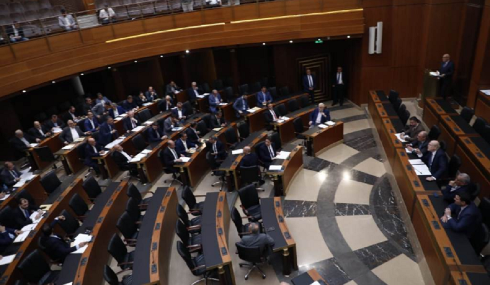 نواب يقاطعون الجلسة احتجاجًا على خرق الدستور