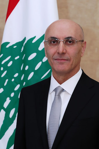 وزير الداخلية  يتفقد دائرة الصرفيات في مصلحة مالية بلدية بيروت