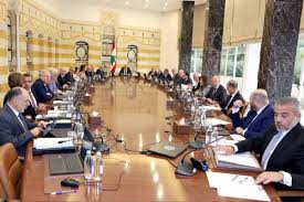 هل نزع مجلس الوزراء فتيل قنبلة قانون الانتخاب ام رحّل الازمة اسبوعاً؟<br />
مشاورات رئاسية لاحتواء التصعيد وتسوية عقدة مشاركة المغتربين تتقدم<br />
تفعيل «الميكانيزم» تمهيد للمفاوضات وواشنطن تضغط لفرض اتفاقية امنية جديدة؟