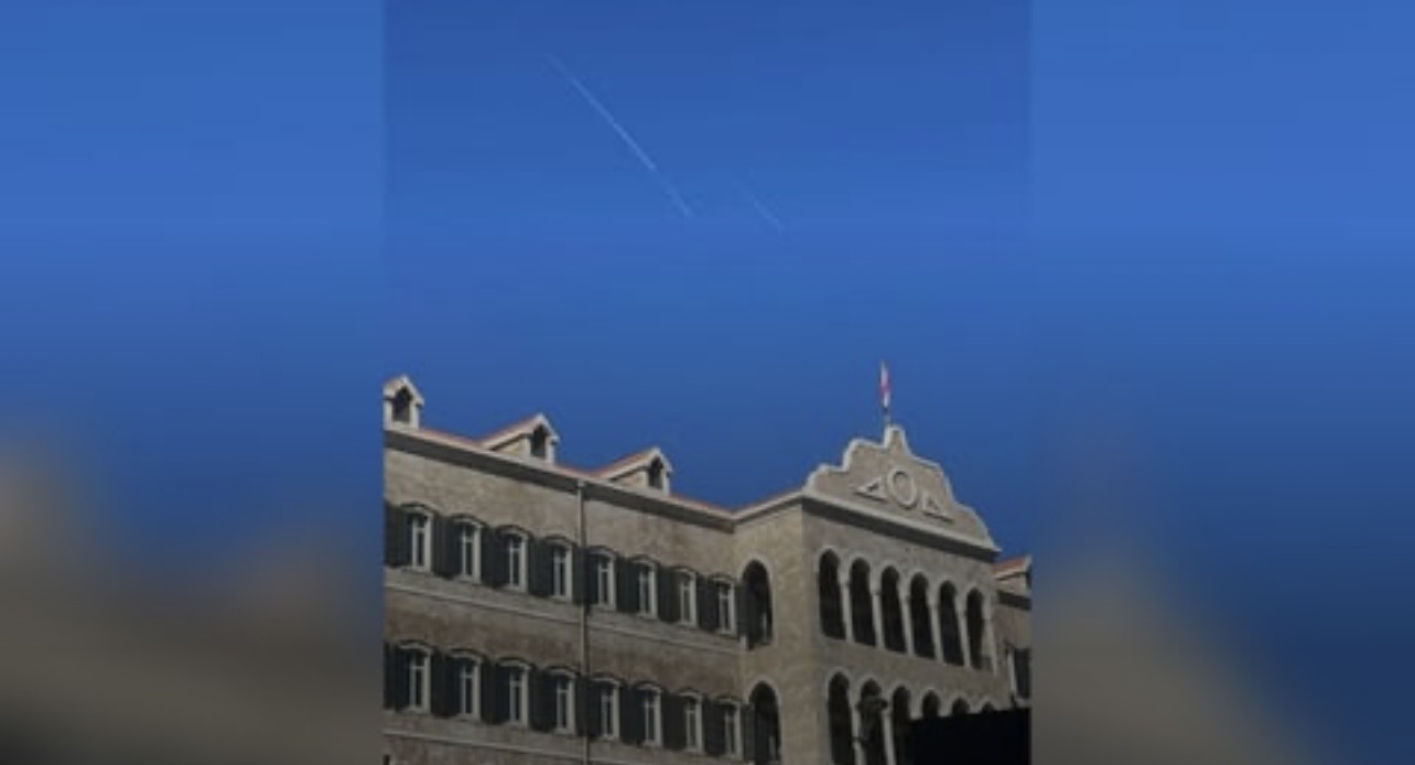 الطيران الحربي الإسرائيلي يحلّق فوق السراي الحكومي