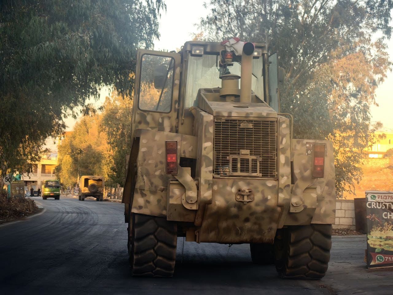 دبابة إسرائيلية تتقدّم من موقع المالكية باتجاه الأراضي اللبنانية مقابل بليدا