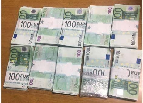 توقيف عصابة لتزوير اليورو على طريق المطار وضبط 70 ألف يورو مزوّر بحوزتها