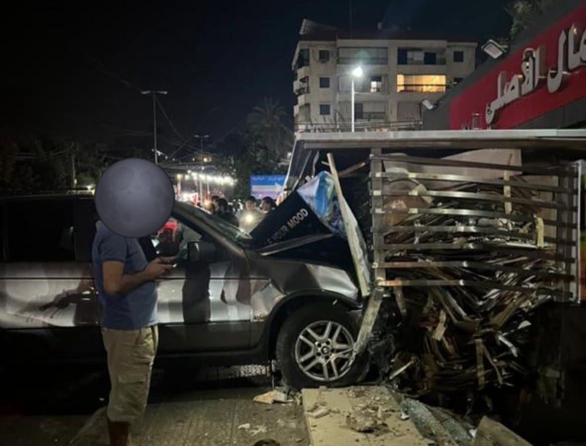 بالصورة - سيارة تقتحم محلًا في سان تيريز !