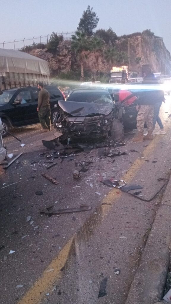 جريحان في انقلاب سيارة على أوتوستراد الكازينو وزحمة سير خانقة