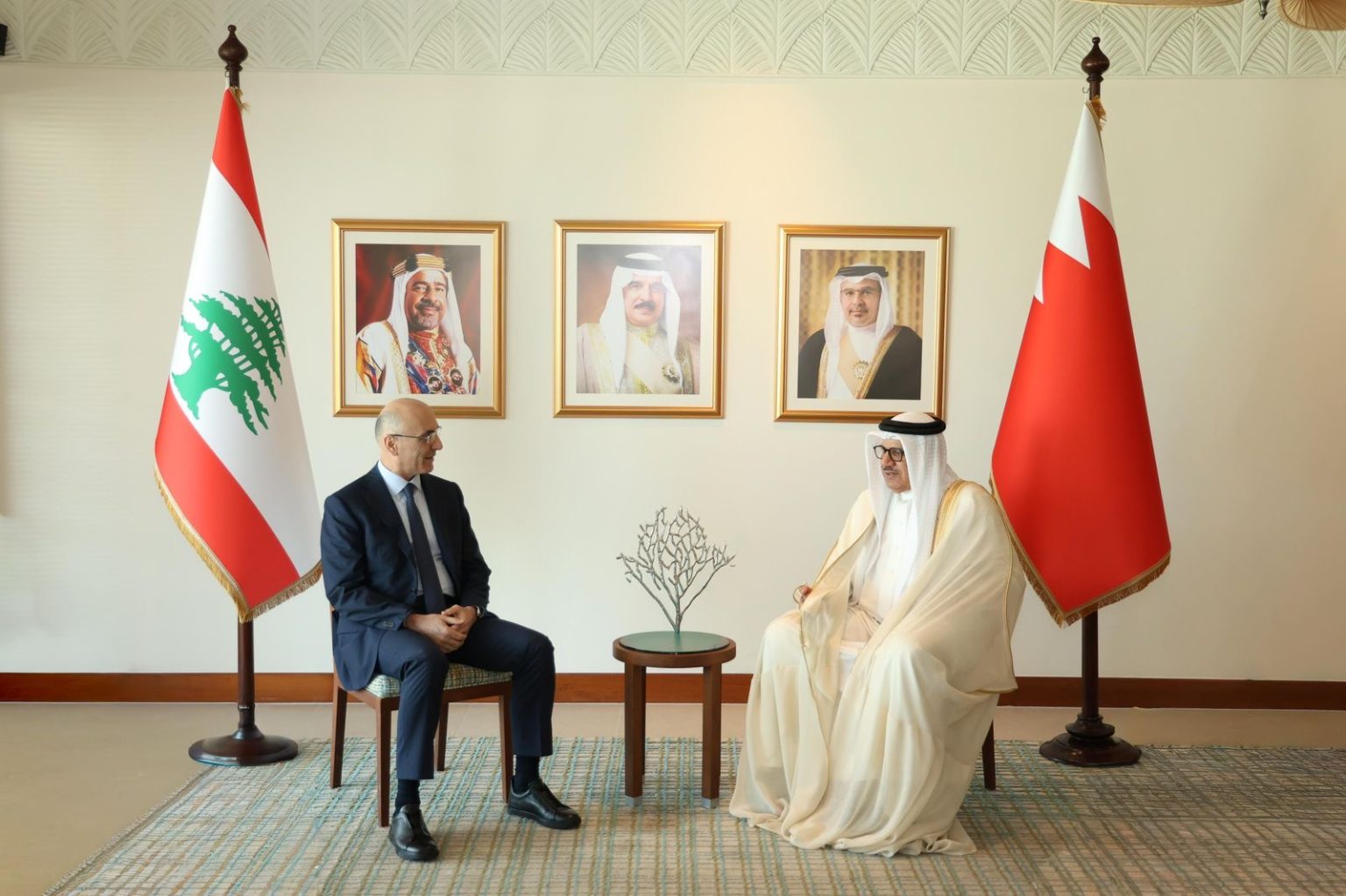 الحجار بحث مع  وزيري خارجية البحرين وسوريا في “حوار المنامة” في تعزيز التعاون والعلاقات الثنائية