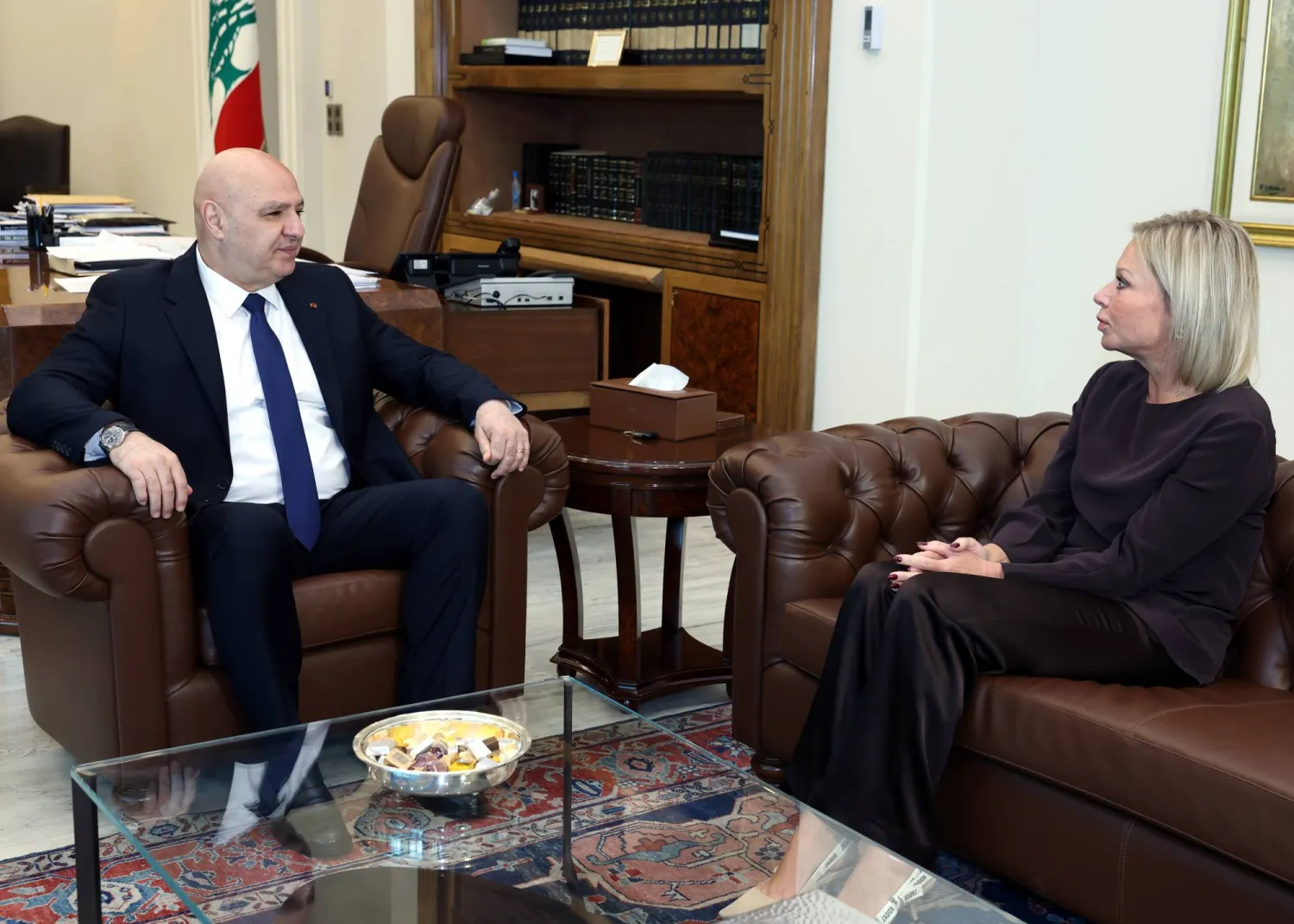 الرئيس اللبناني يجدد دعوته للتفاوض مع إسرائيل<br />
في انتظار موقف «حزب الله»... ورّد تل أبيب