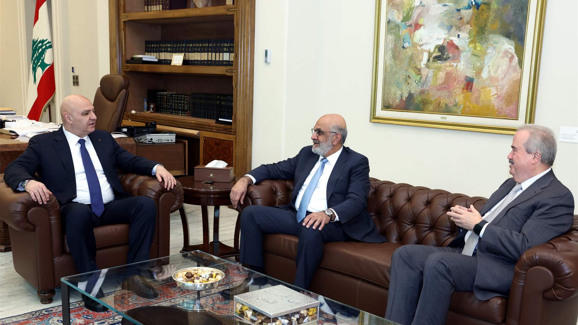عون بحث مع وزير المالية والمدير التنفيذي في البنك الدولي سبل دعم البنك الدولي​ للبنان