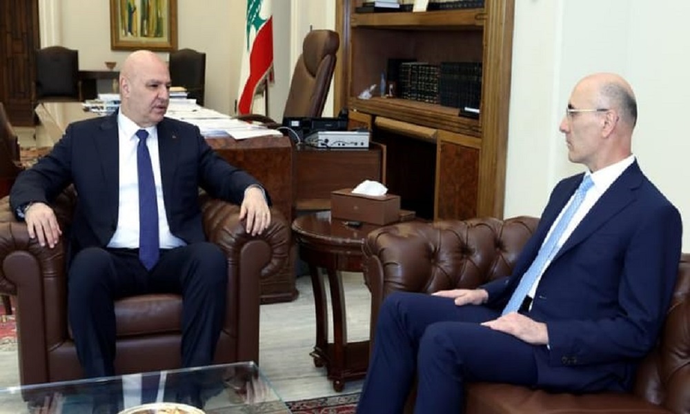 زيارة البحرين والأوضاع الامنية بين عون والحجار