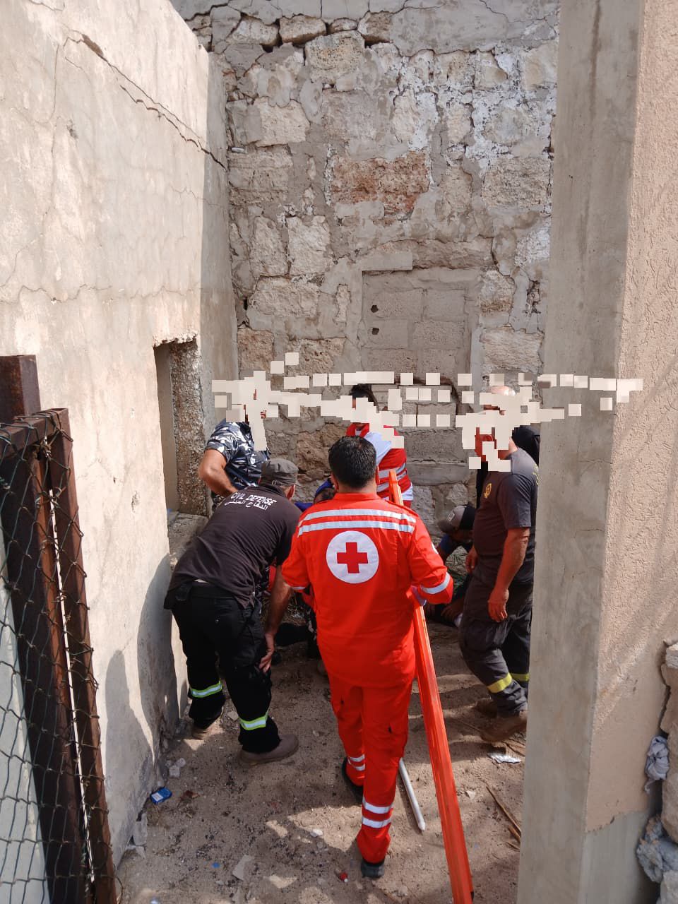 بالصور - محاولة انتحار على شاطئ المنصوري