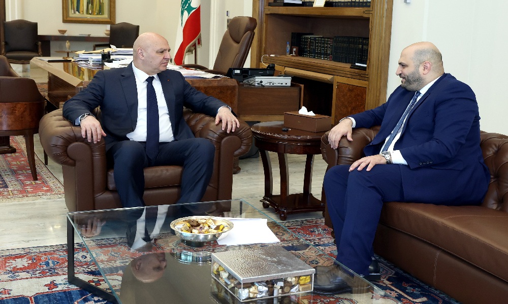 عون يبحث مع وزير الصحة توسعة التغطية الصحية