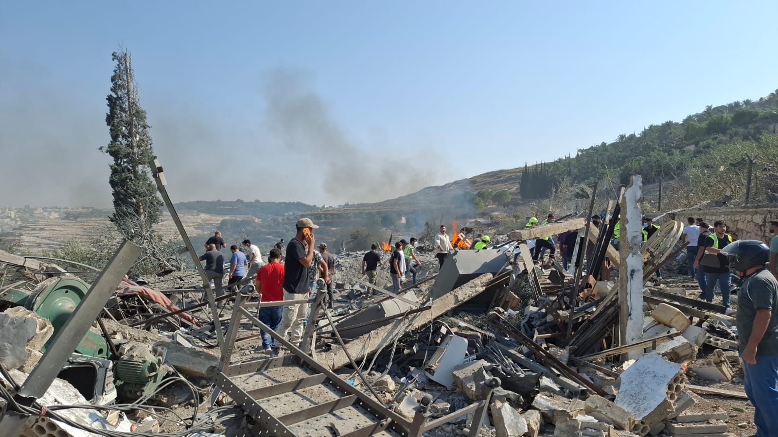 بالفيديو - شهيد و٣ جرحى في استهداف على بلدة طورا