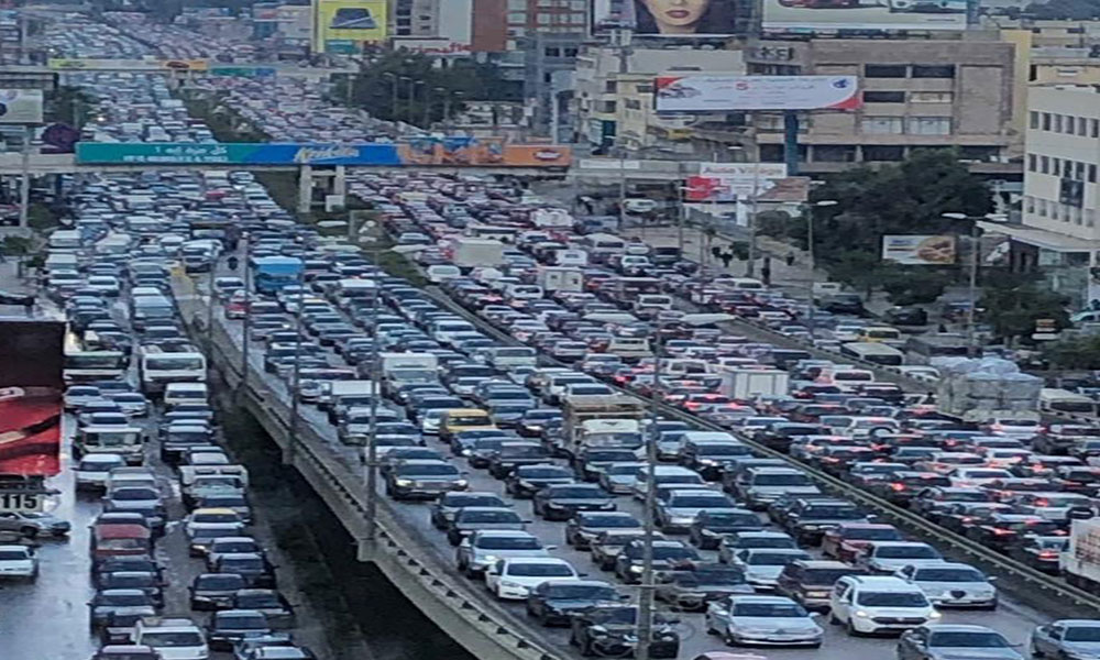 نزوح جماعي من الجنوب وزحمة سير خانقة