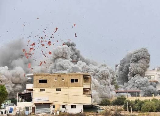 غارات لفرض النموذج السوري... وعون: الرسالة وصلت<br />
قائد الجيش يقترح تجميد خطة «حصر السلاح»<br />
كتاب حزب الله المفتوح: تثبيت الخيارات ولا تصعيد