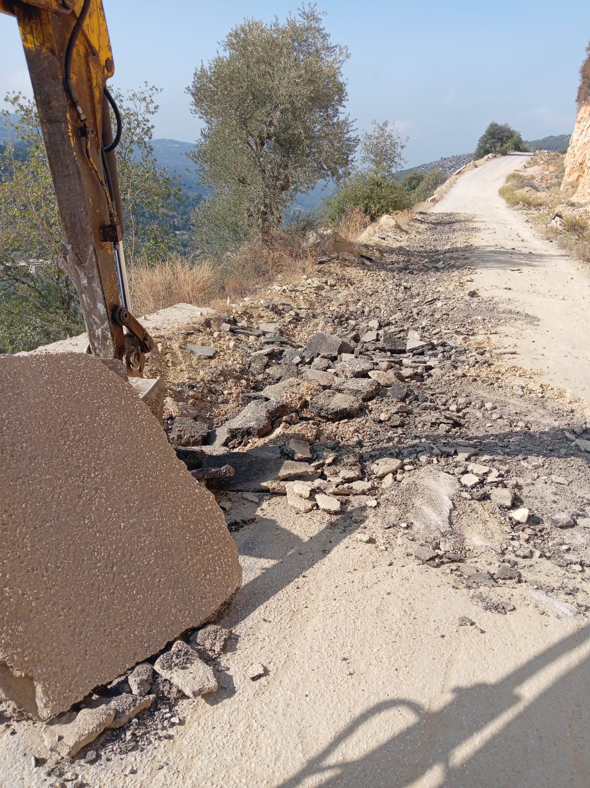 انطلاق أعمال تأهيل الطريق الحيوي بين ميفوق القطارة وقرى البترون