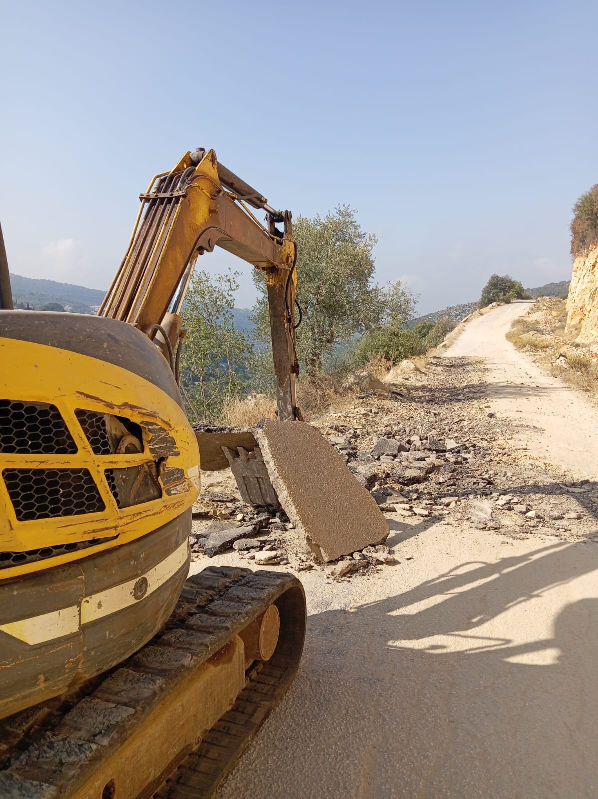 انطلاق أعمال تأهيل الطريق الحيوي بين ميفوق القطارة وقرى البترون