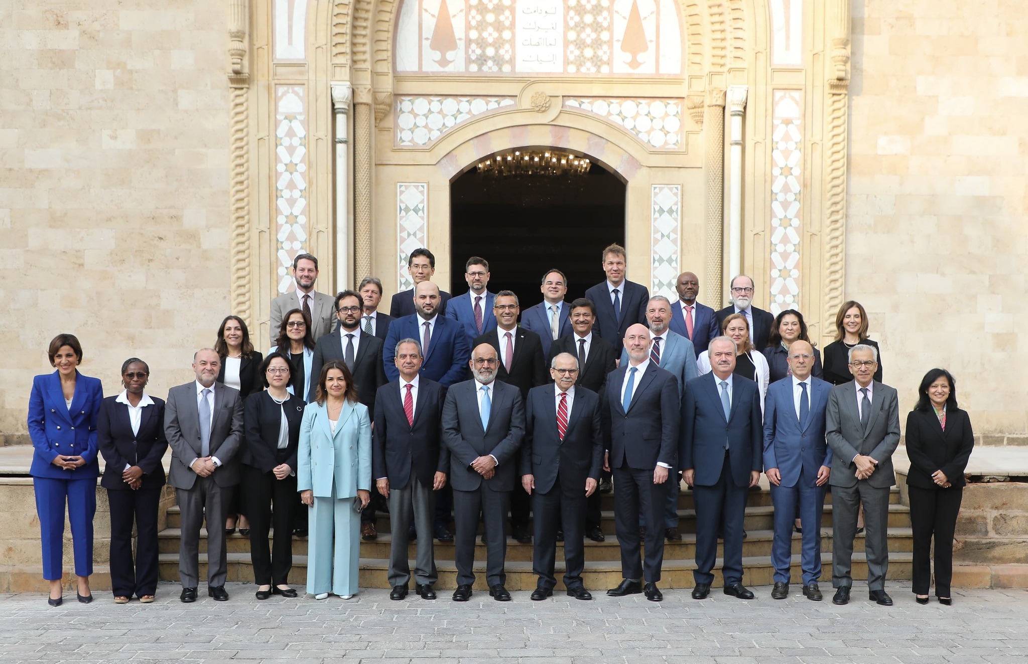 البنك الدولي يعاين أولويات الإعمار والإصلاح.. ولبنان مصرٌّ على الاتفاق مع الصندوق
سلام.. الدولة استردَّت قرار الحرب والسلم.. وفضائح الغارات تكشف زيف المزاعم الإسرائيلية