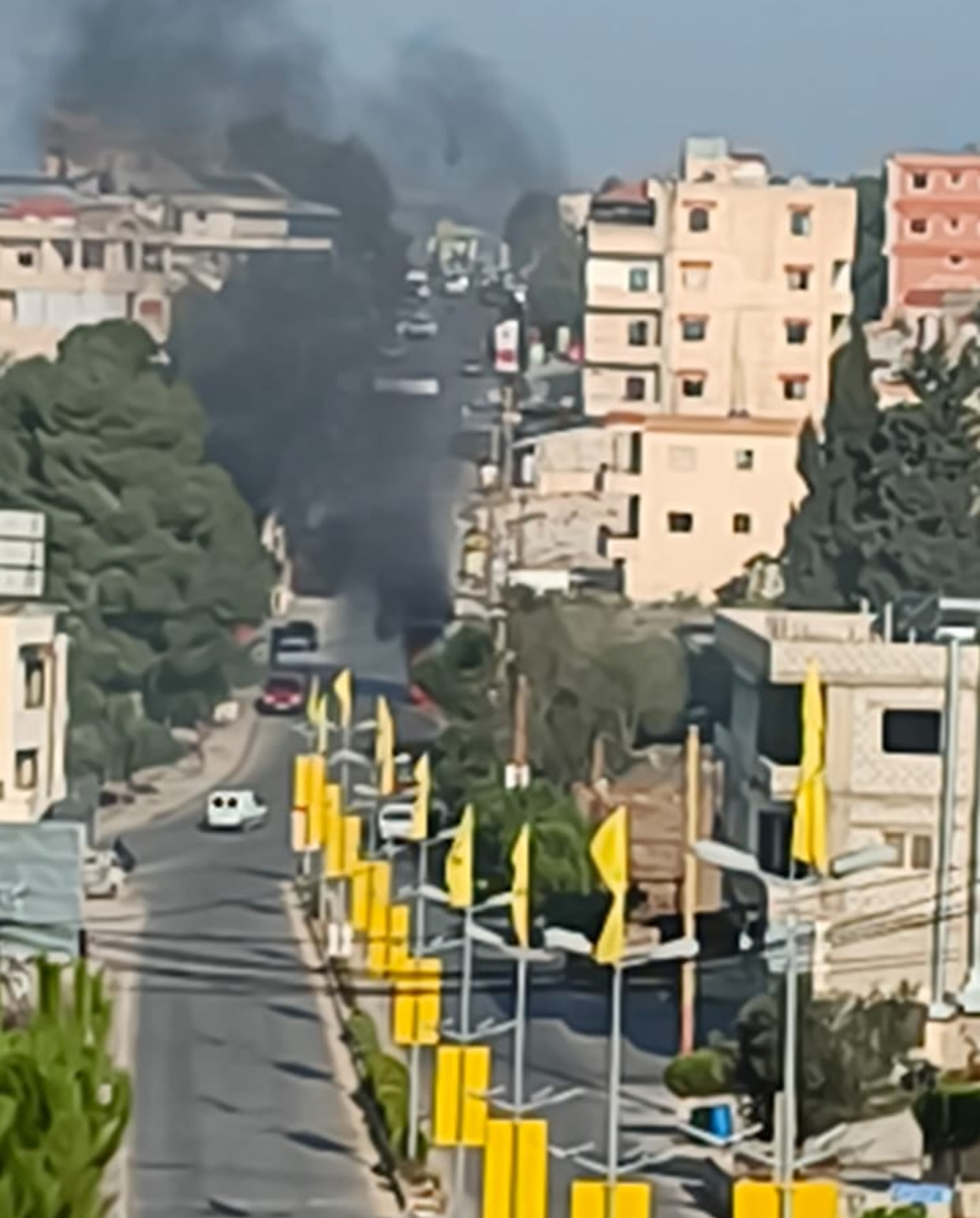 بالصور- إصابتان في غارة على سيارة رابيد في بنت جبيل