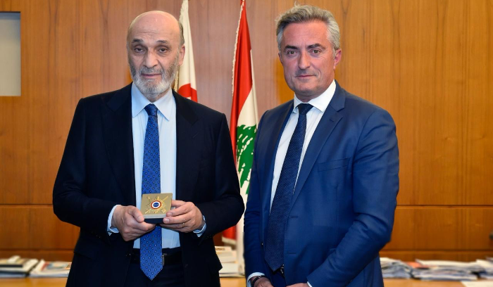 جعجع بحث مع  سيناتور فرنسي التطورات