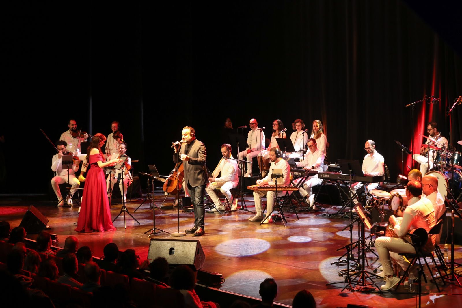 أوركسترا “مزيكا” وجولة أوروبية استثنائية مع سليم عسّاف بقيادة المايسترا أمل القرمازي