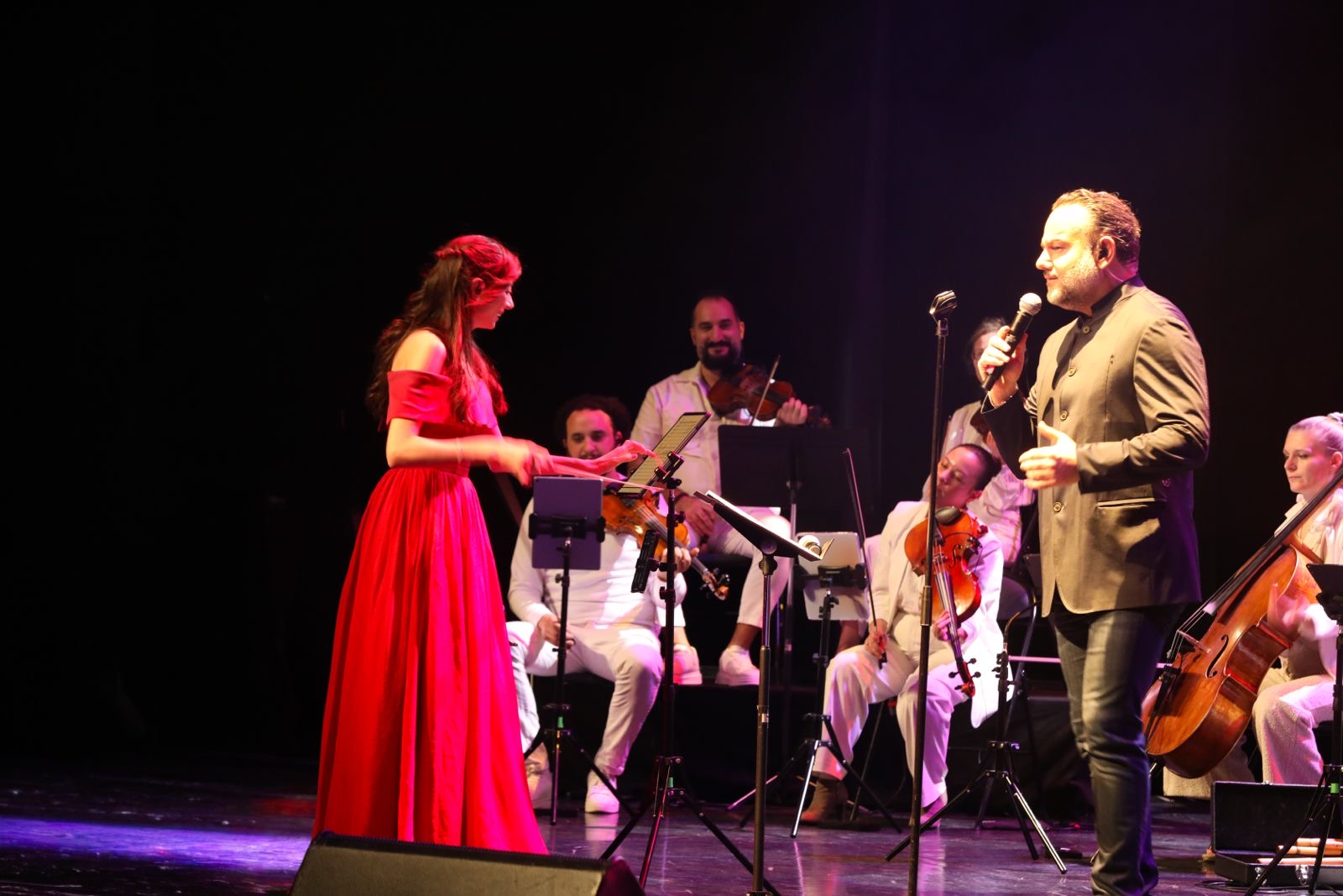 أوركسترا “مزيكا” وجولة أوروبية استثنائية مع سليم عسّاف بقيادة المايسترا أمل القرمازي