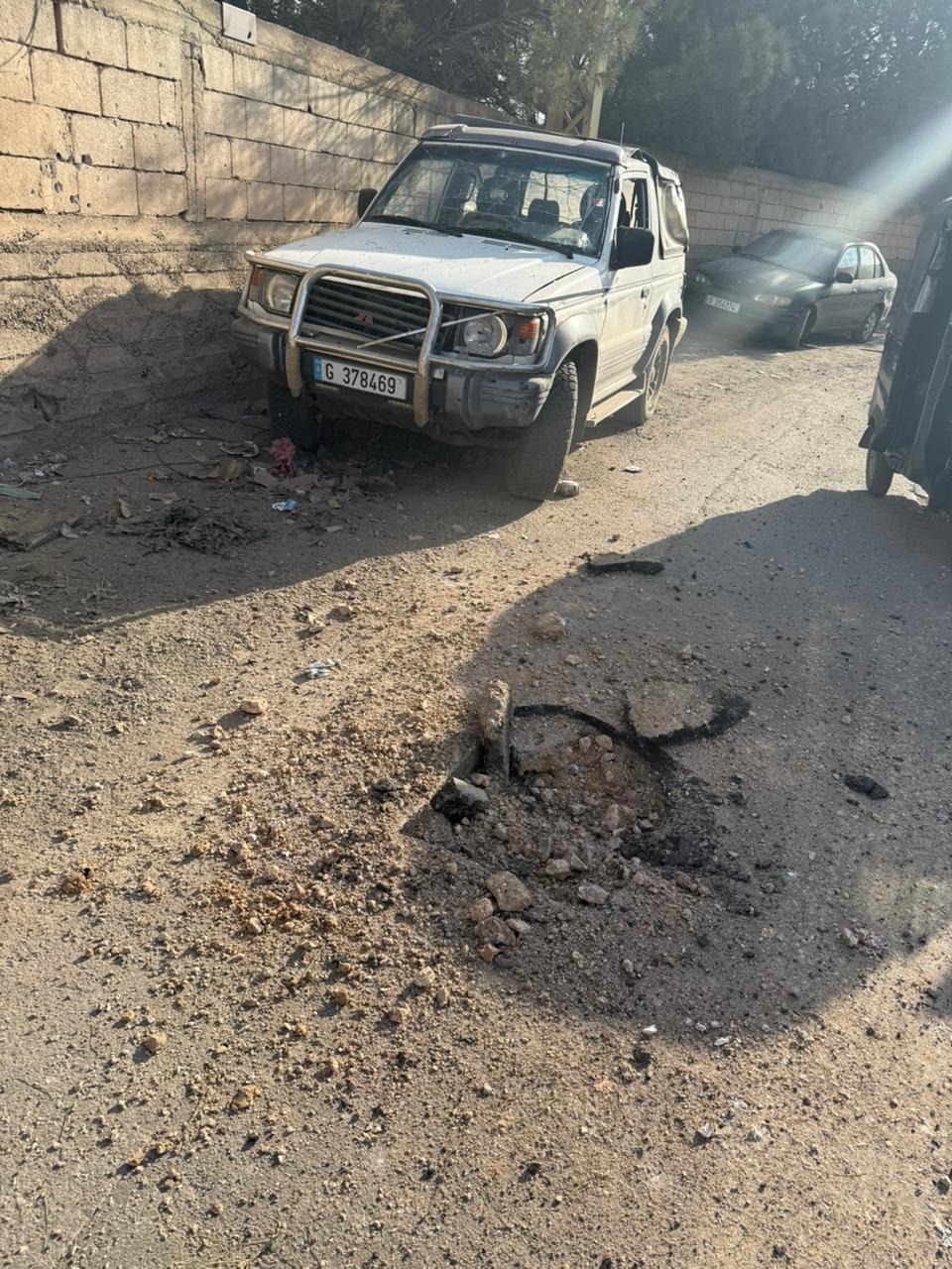 بالصورة: غارة تستهدف سيارة في الهرمل دون وقوع إصابات