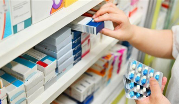 ختم صيديلية بالشمع الأحمر في البترون