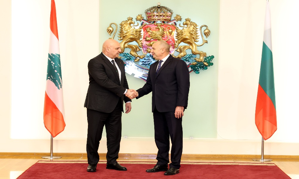 عون عاد إلى بيروت مختتمًا زيارته الى بلغاريا