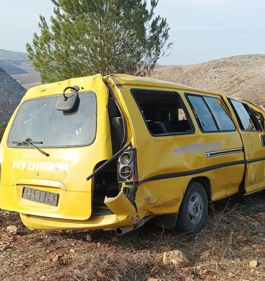 إصابة 13 شخصًا في حادث سير مروّع على طريق شحور