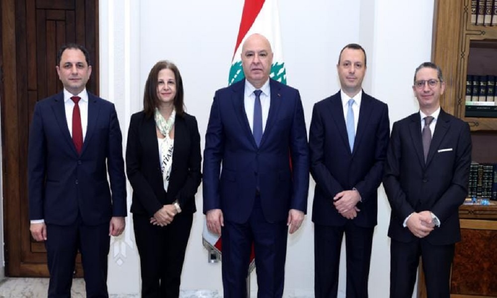 الرئيس عون التقى 4 سفراء لبنانيين